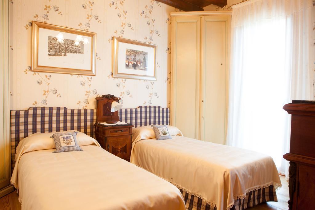 Al Vecchio Fienile Bed & Breakfast Сан Микеле ал Таляменто Стая снимка